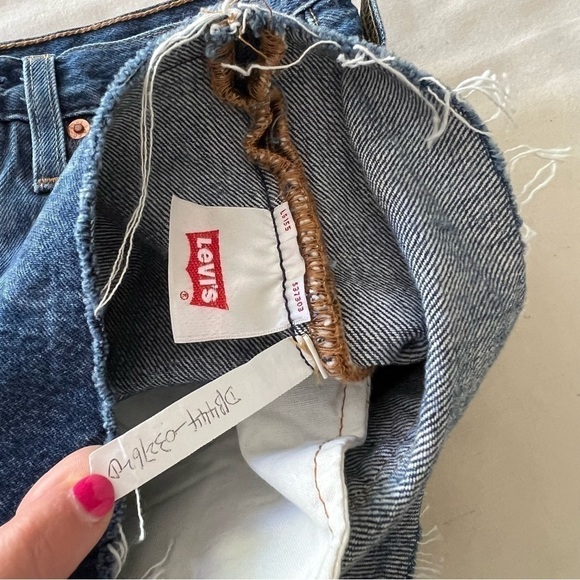 Unworn Sample - Levi's 501 Original Shorts in Salsa T3 Shaker - Picture 15 of 16